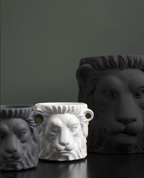 Small Lion Pot