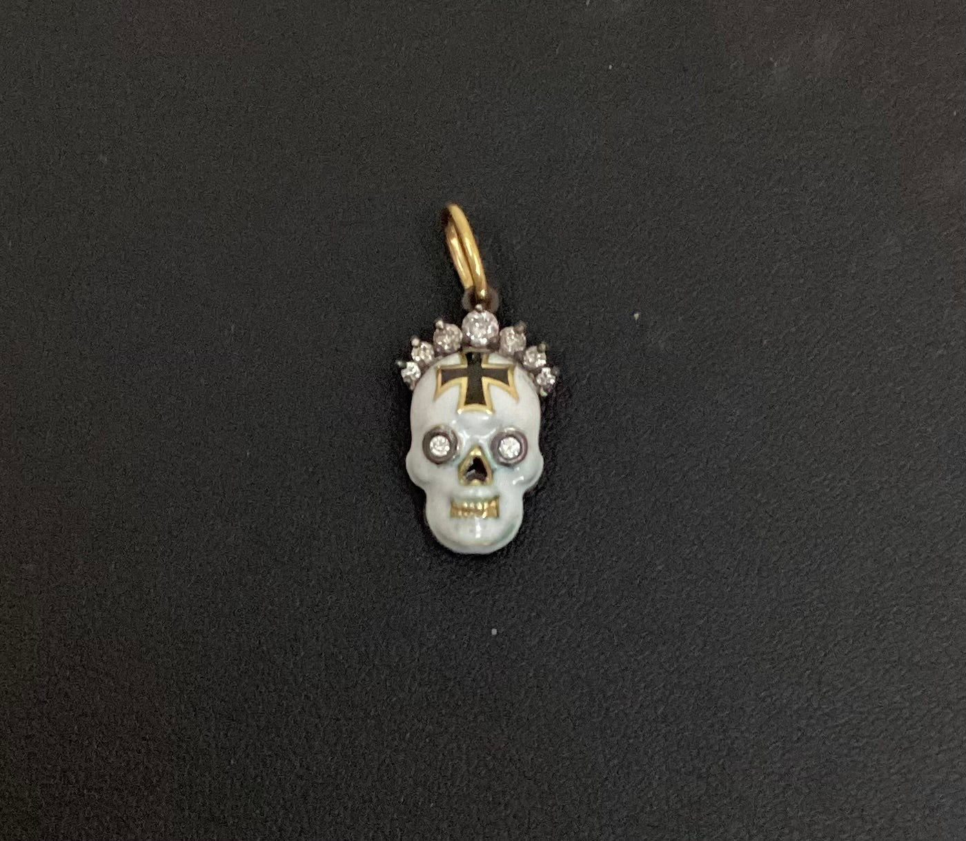 Erica Molinari tiara vitreous skull