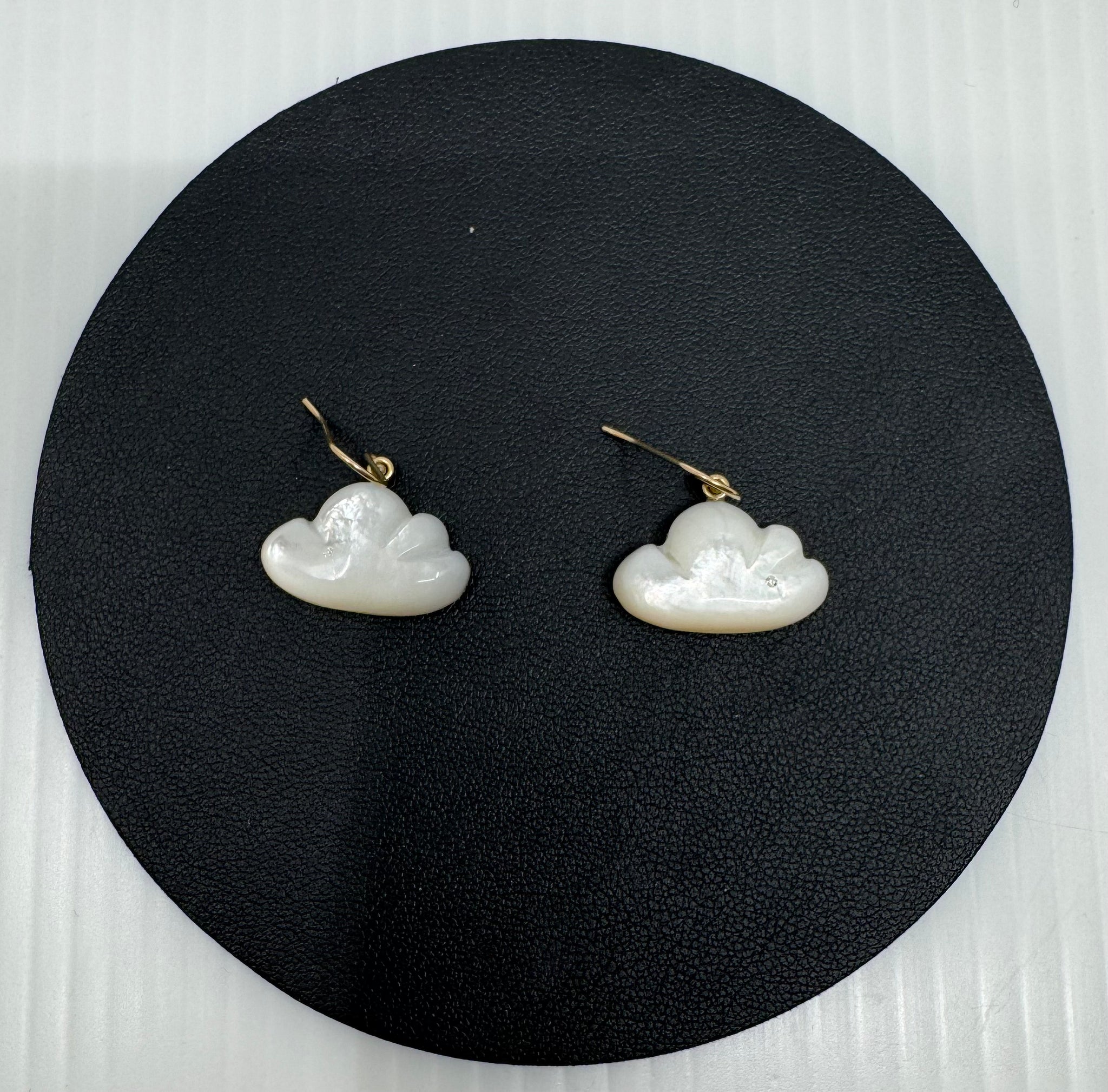Gold and pearl cloud earring