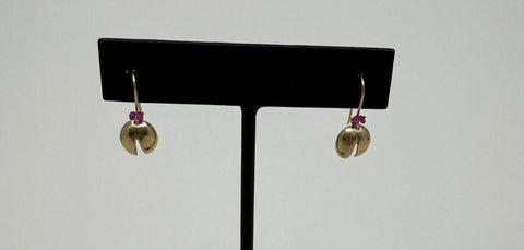 Ruby eye lady bug earring
