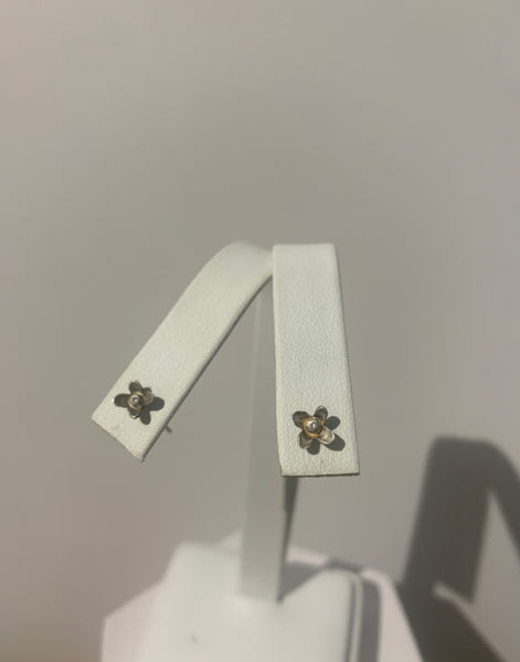 White Gold Flower Stud Earrings